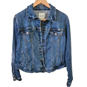 Torrid 0(12) Womans Stretch Denim Trucker Jacket With Pockets. Med Blue Wash